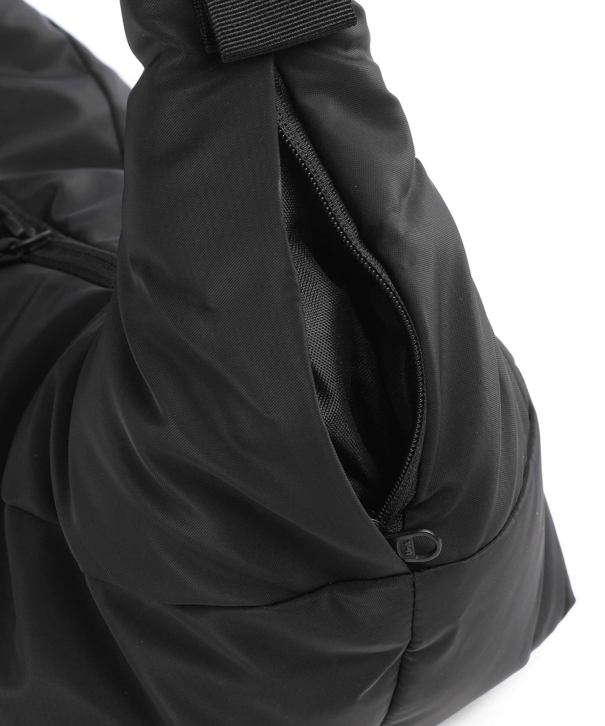 Ucon Acrobatics Moss Shota Medium Hobo bag black