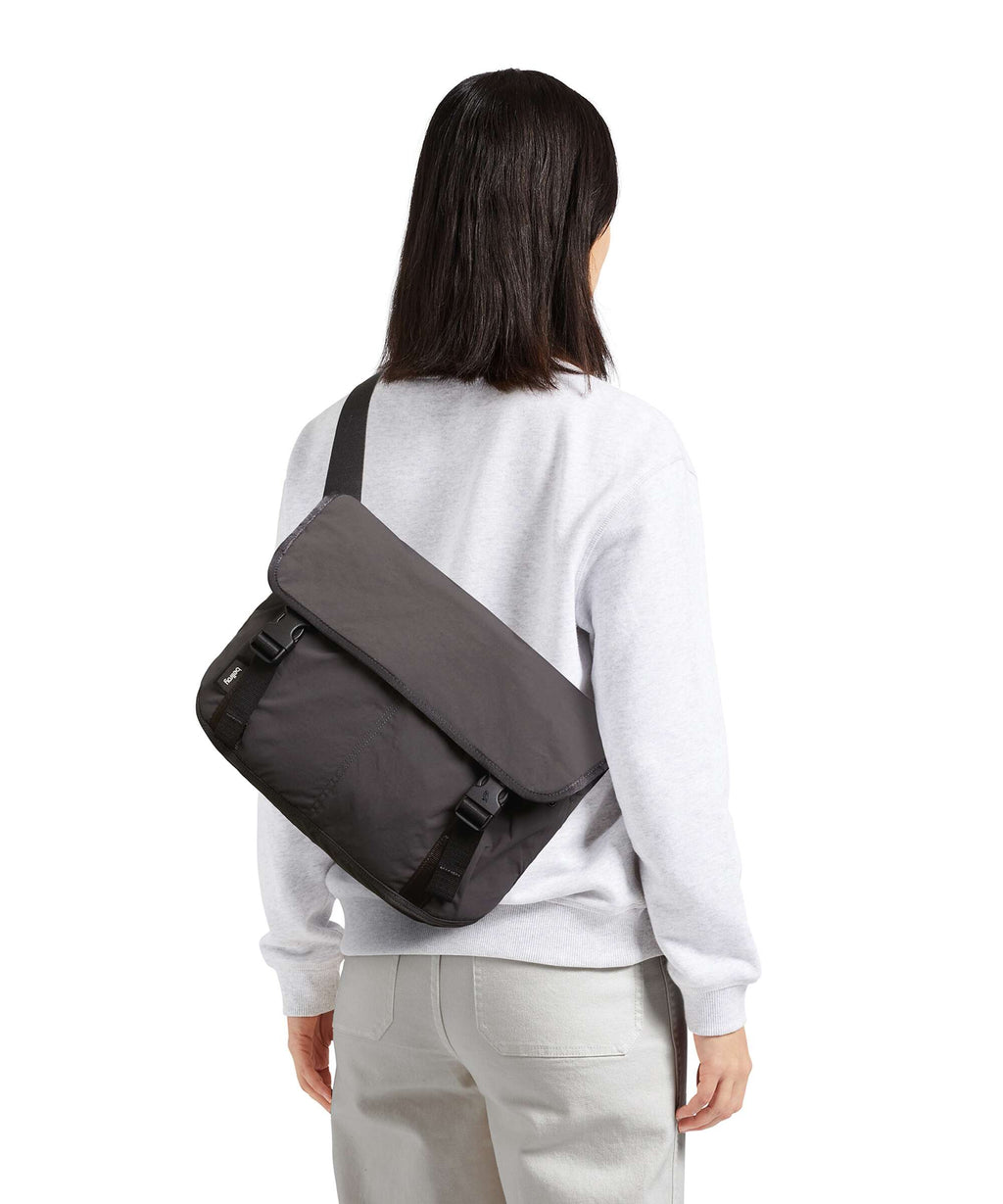 Bellroy Cinch 12 Messenger bag oat